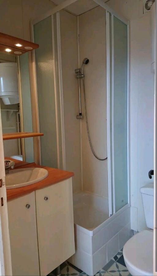 Le Petit Nid Rouge Apartment Ustou Ngoại thất bức ảnh